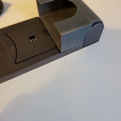 Adapter Treo Tường Dyson V6 Với Pin DeWALT