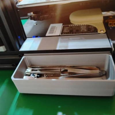 Khay gắn bên trái máy Ender 3, in liền không cần support