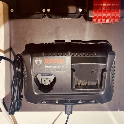 Giá Treo Tường Sạc Bosch Professional GAX 18V-30