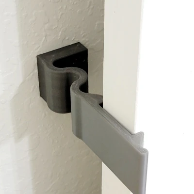 Kẹp giữ cửa chống trẻ em