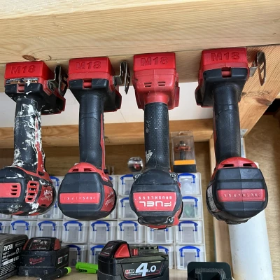 Giá đỡ dụng cụ Milwaukee M18 cho xưởng