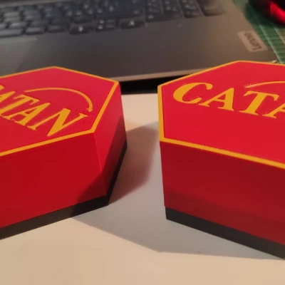 Hộp Đựng Quân Cờ Catan