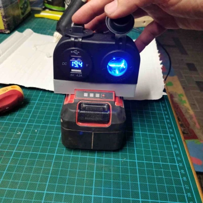 Đế Chuyển Đổi Einhell 18V Power X-Change Sang 12V USB