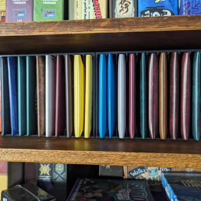 Hộp đựng board game Button Shy