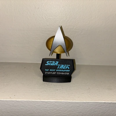 Mô Hình Star Trek: TNG Combadge