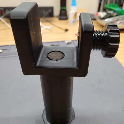 Giá Đỡ Cuộn Dây Kẹp Bàn