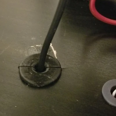 Khe cắm cáp USB cho hạt Ferrite bàn IKEA Lack *Cập nhật*