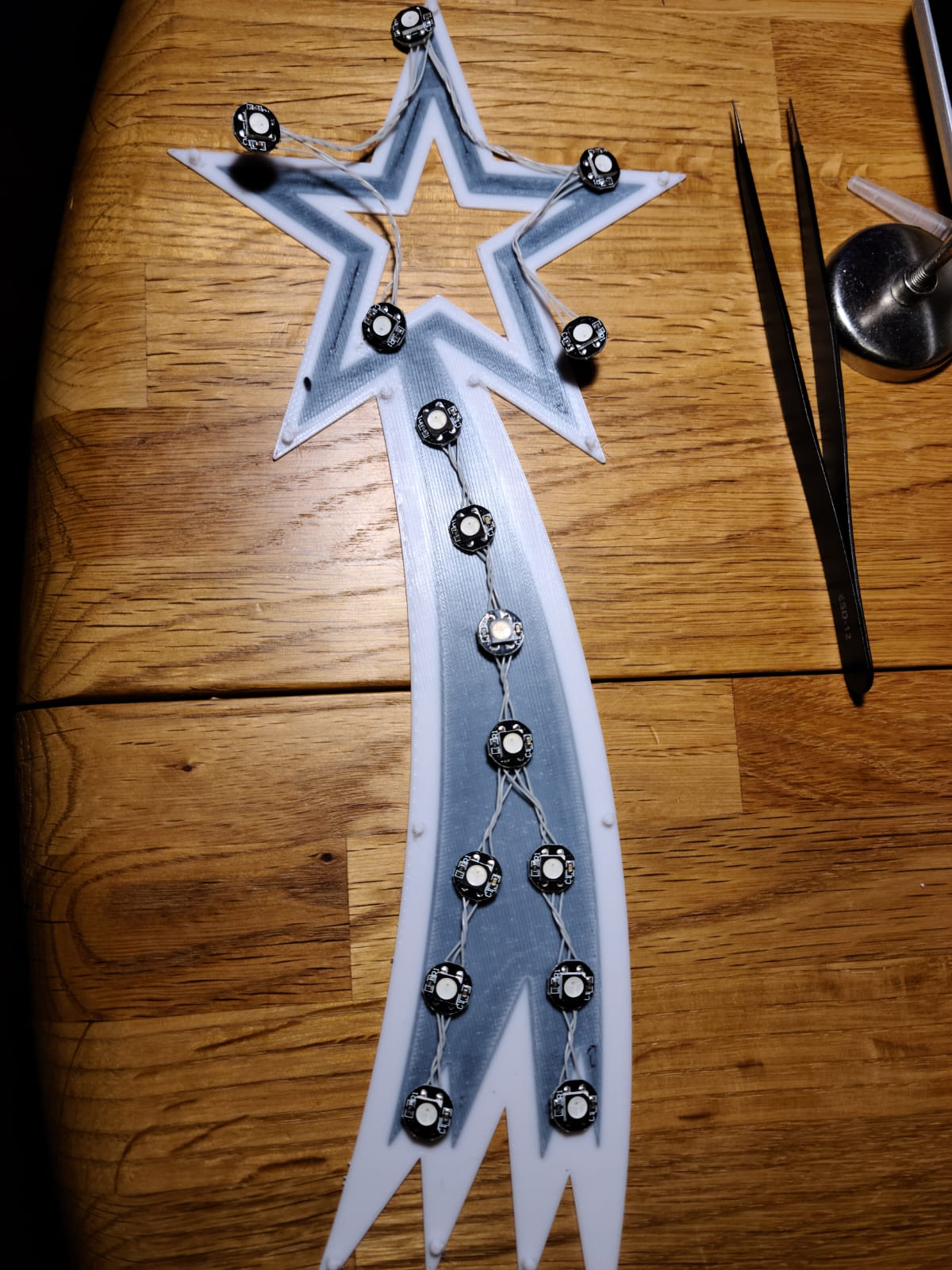 Ngôi Sao Có Đuôi Phát Sáng