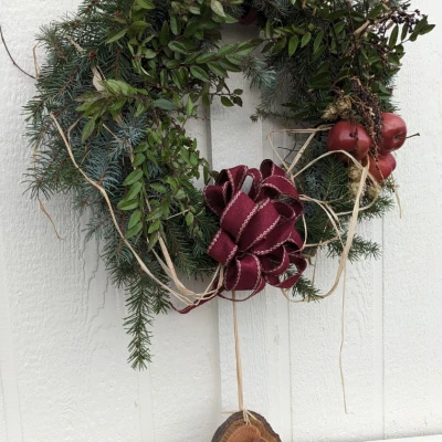 Móc treo vòng nguyệt quế Giáng Sinh cho cửa trước