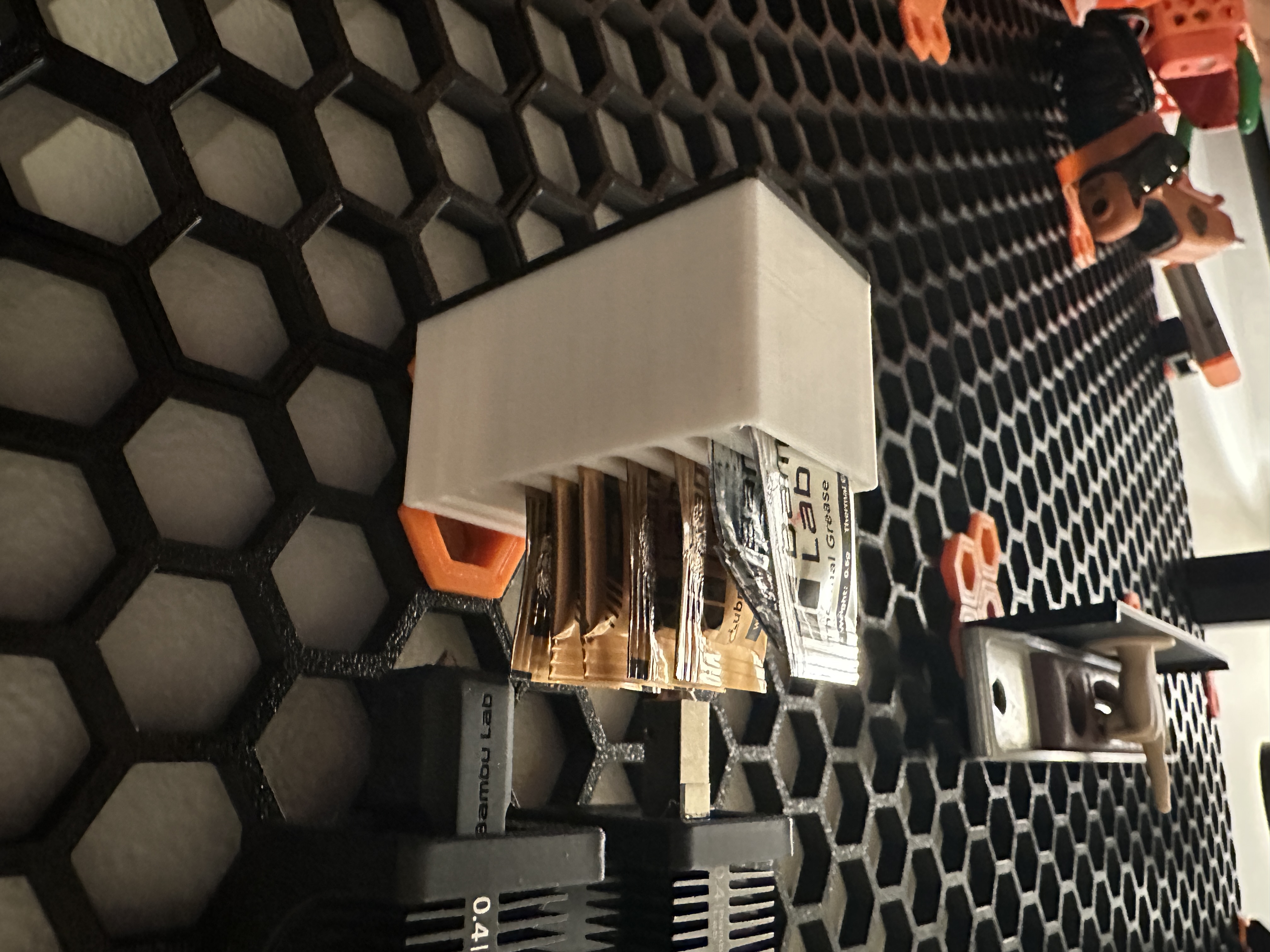 Giá Đỡ Gói Keo & Mỡ Bambu Labs Cho Tường Lưu Trữ Tổ Ong