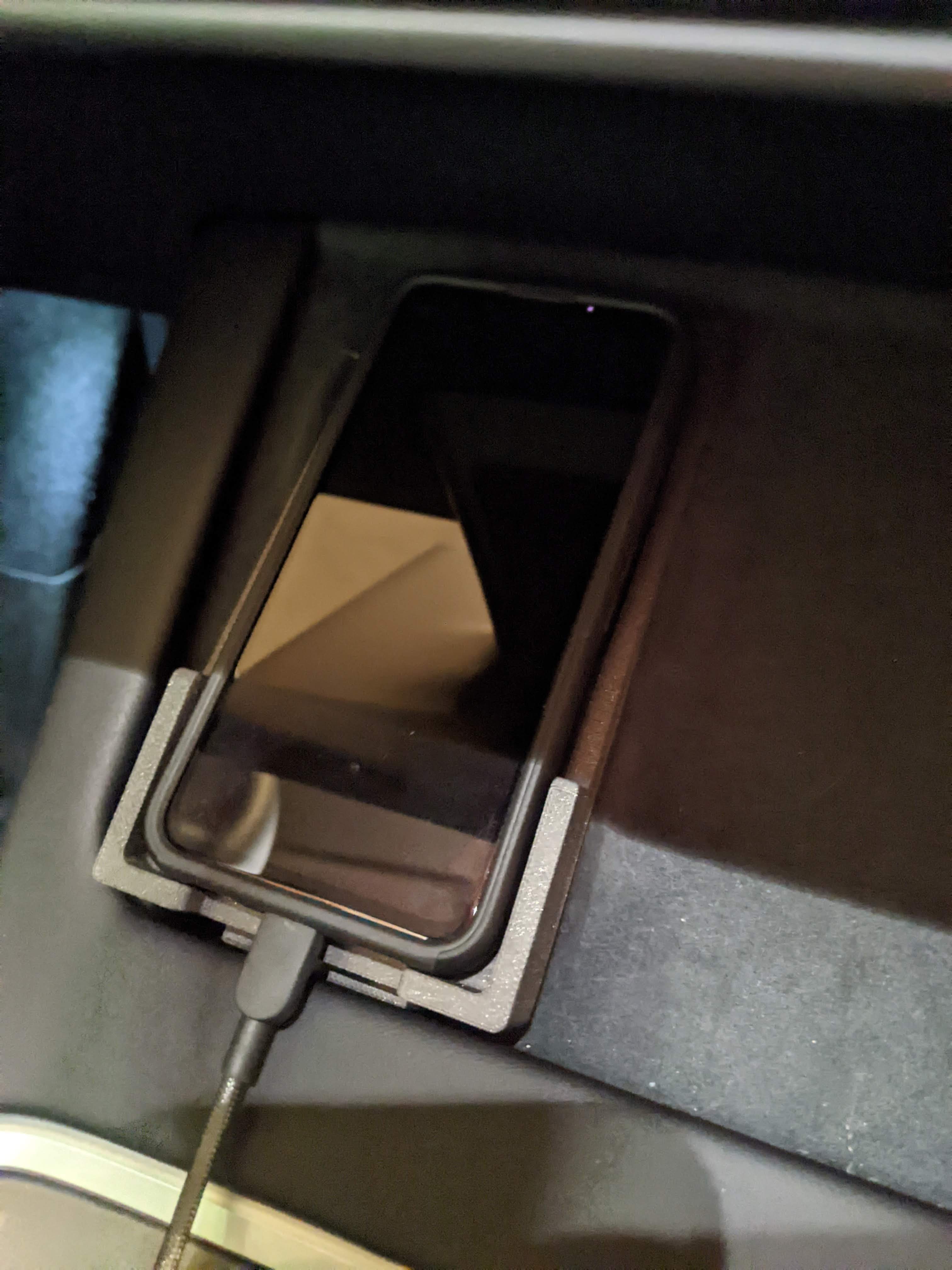 Giá Đỡ Điện Thoại Sạc Dây Cho Tesla Model 3/Y