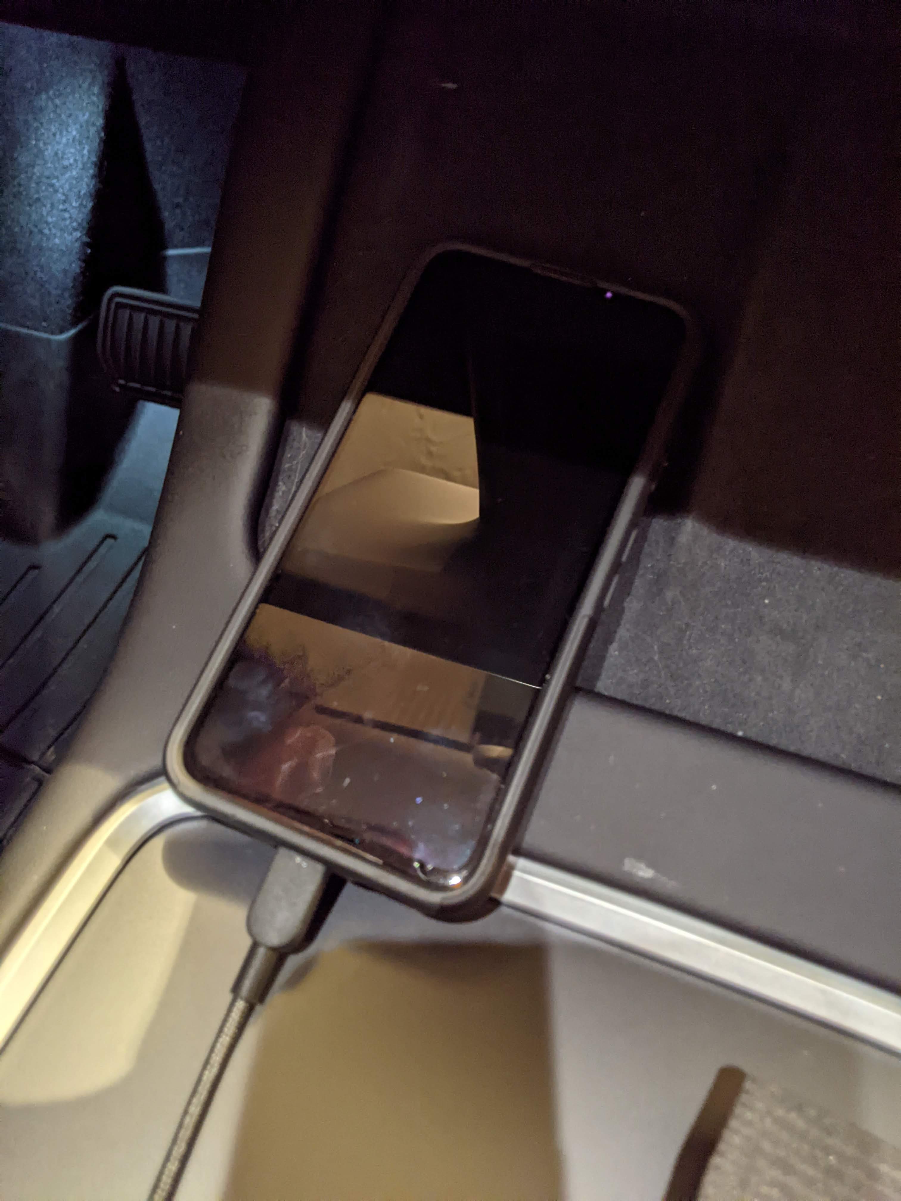 Giá Đỡ Điện Thoại Sạc Dây Cho Tesla Model 3/Y