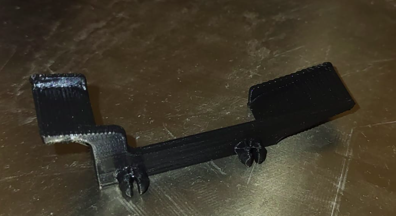 Kẹp Thước Cặp Trên Pegboard