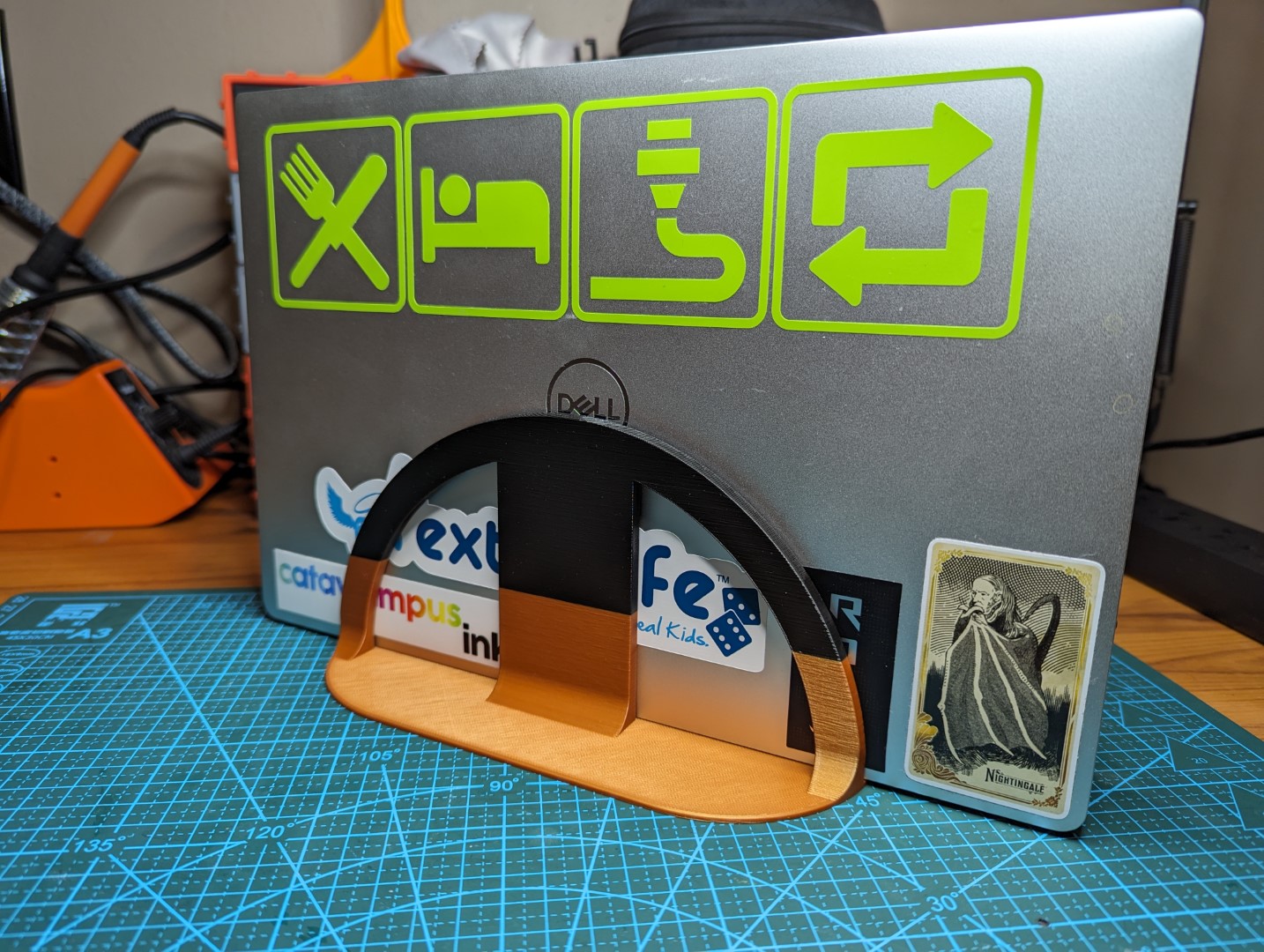 Chân Đế Laptop Đứng Theo Thông Số Tùy Chỉnh