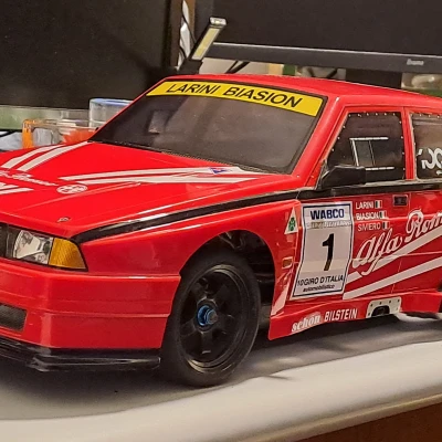 Tấm Đệm Thân Xe RC Kiêm Đế Giữ Nam Châm (openSCAD)