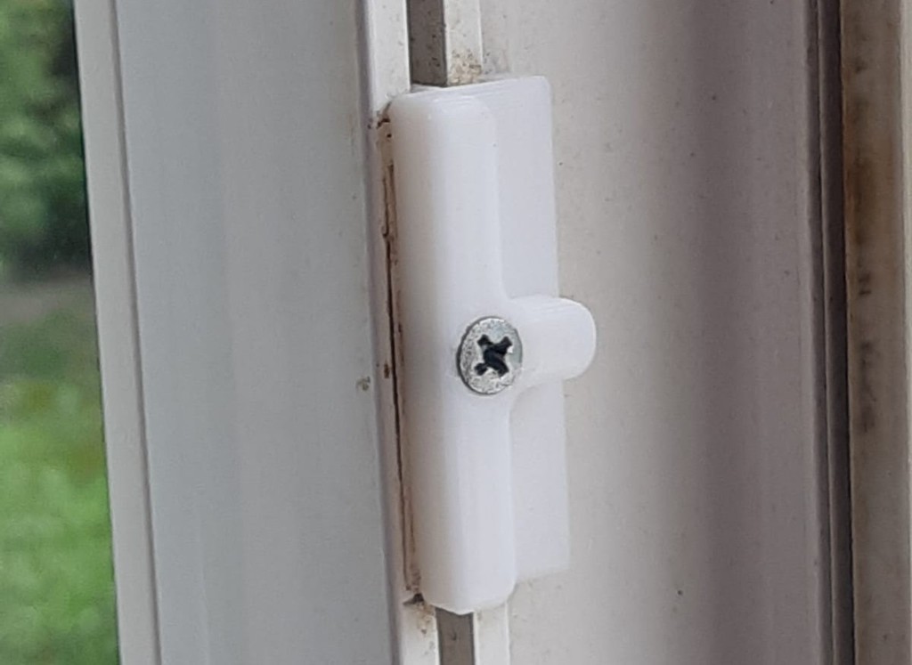 Chốt Cửa Kính Lùa / Window roller striker