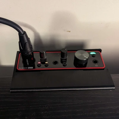 Giá Tre Bàn Scarlett Solo Thế Hệ 3