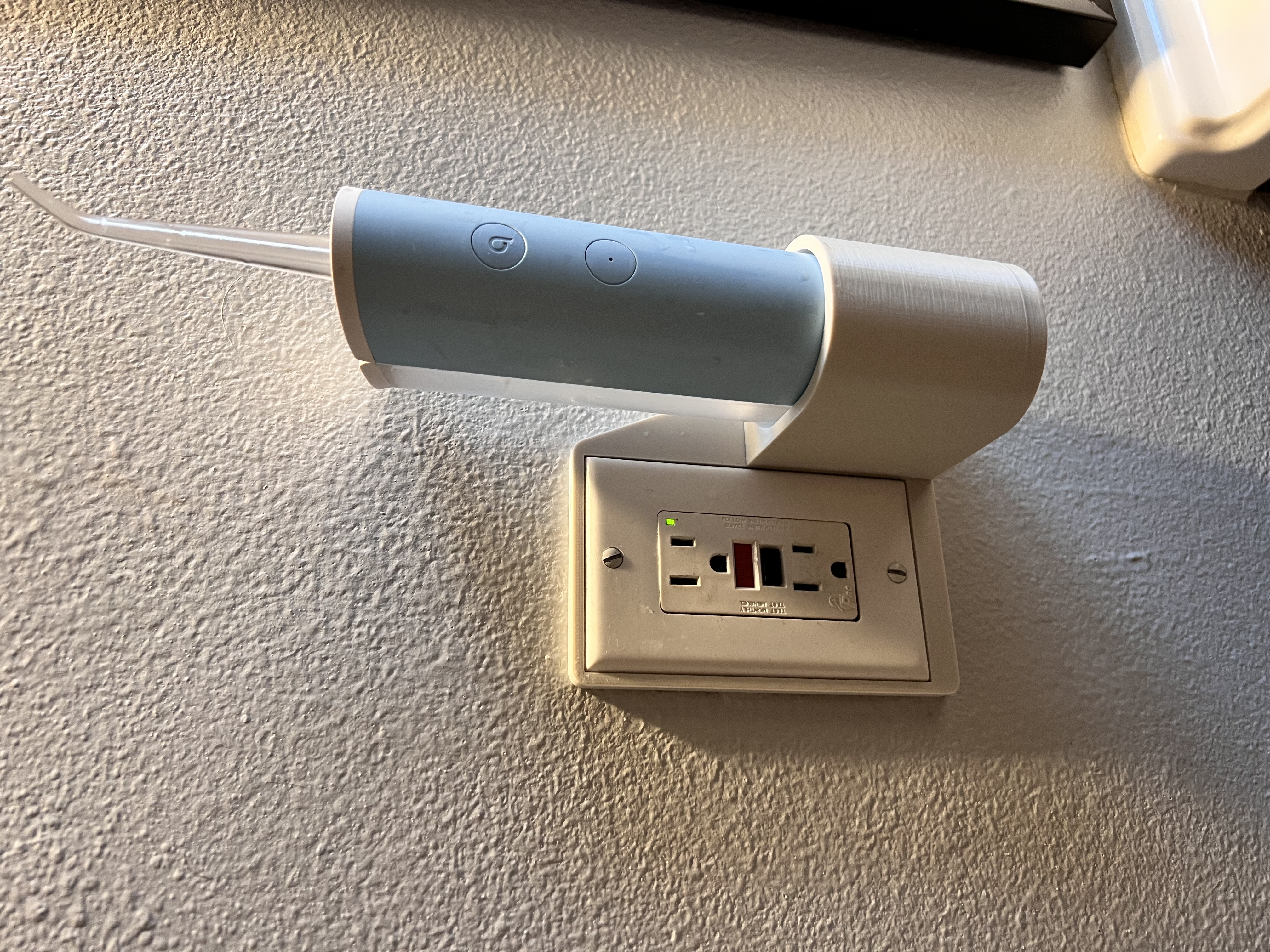 Nắp Ổ Điện Treo Máy Tăm Nước Nhà Tắm