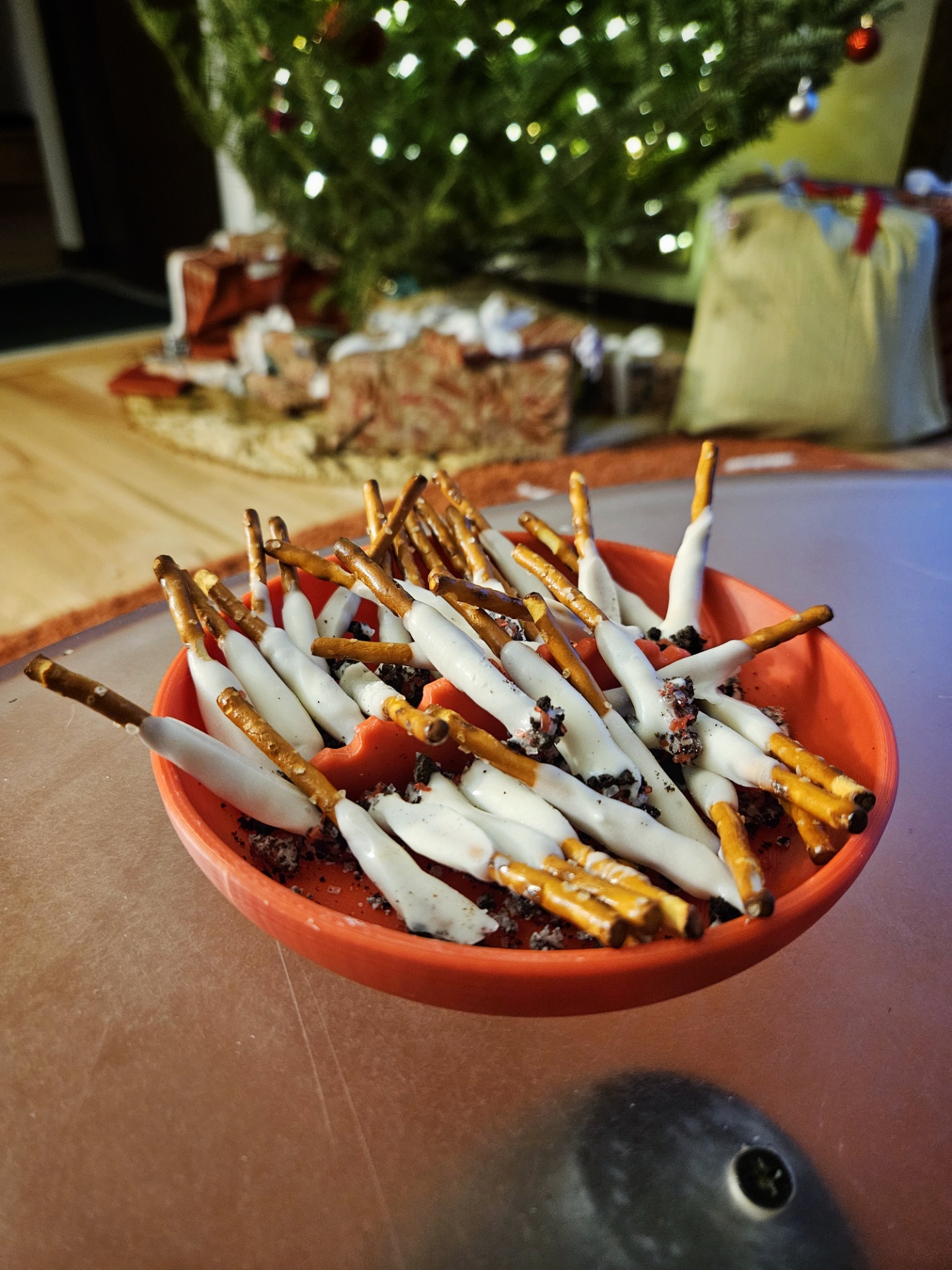 Mẫu Gạt Tàn Kiêm Khay Ăn Vặt