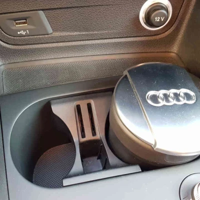 Hộc đựng đồ / gạt tàn bệ trung tâm xe Audi (Q2)