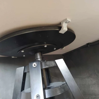 Giá đỡ ghế đẩu quầy bar