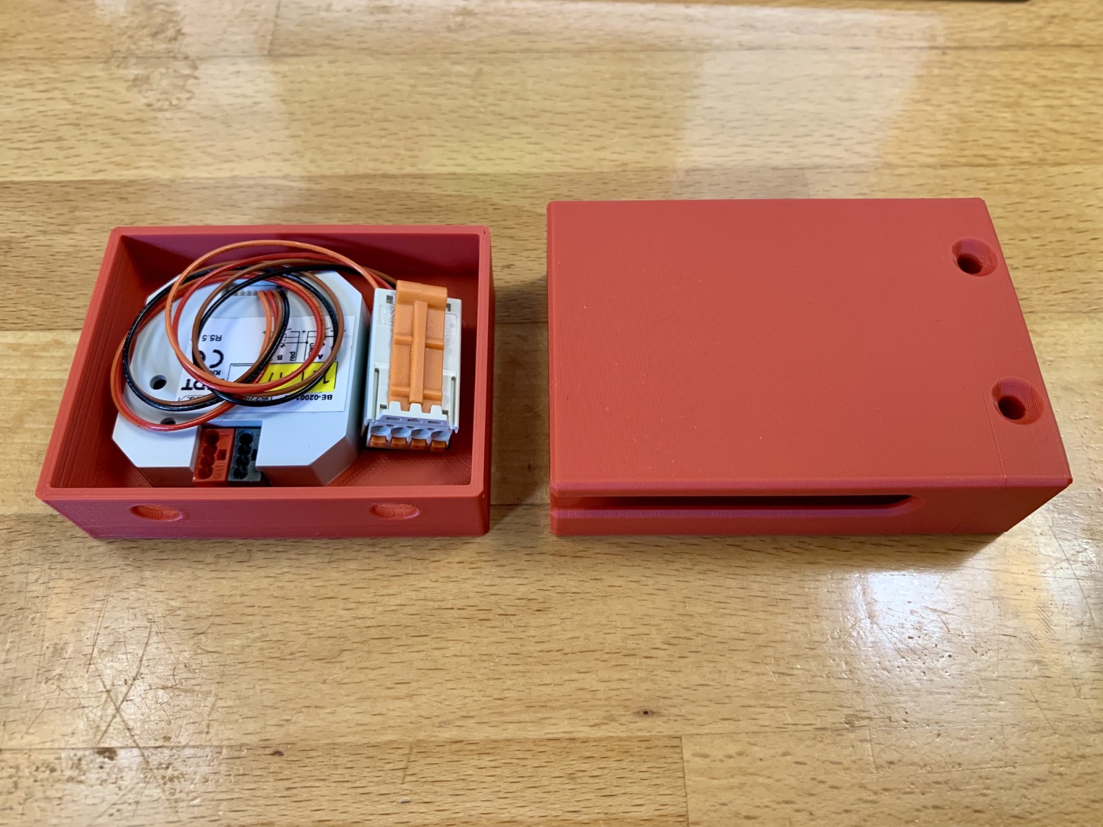 Hộp gọn cho thiết bị đầu vào nhị phân KNX MDT BE-02001.02