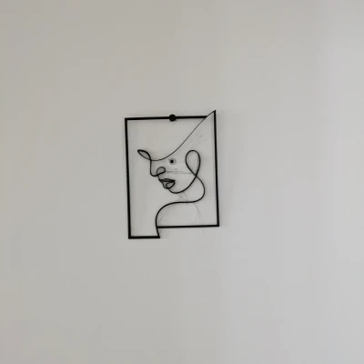 Chân Cắm Treo Tường Line Art