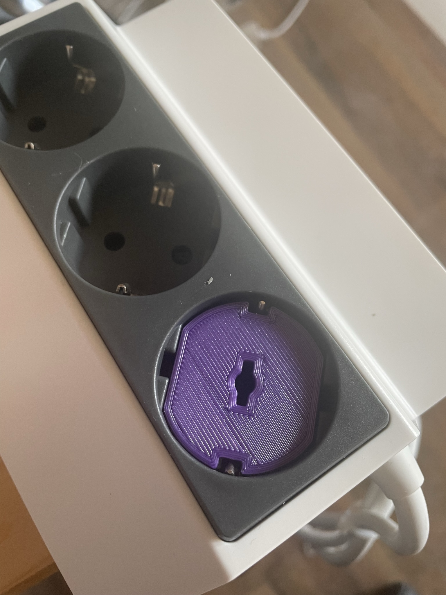 Ổ Khóa Ổ Cắm / Chặn Trẻ Em / Childproof Socket Chuẩn EU