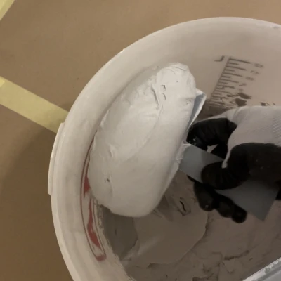 Phụ kiện Thùng Bột Trét Tường