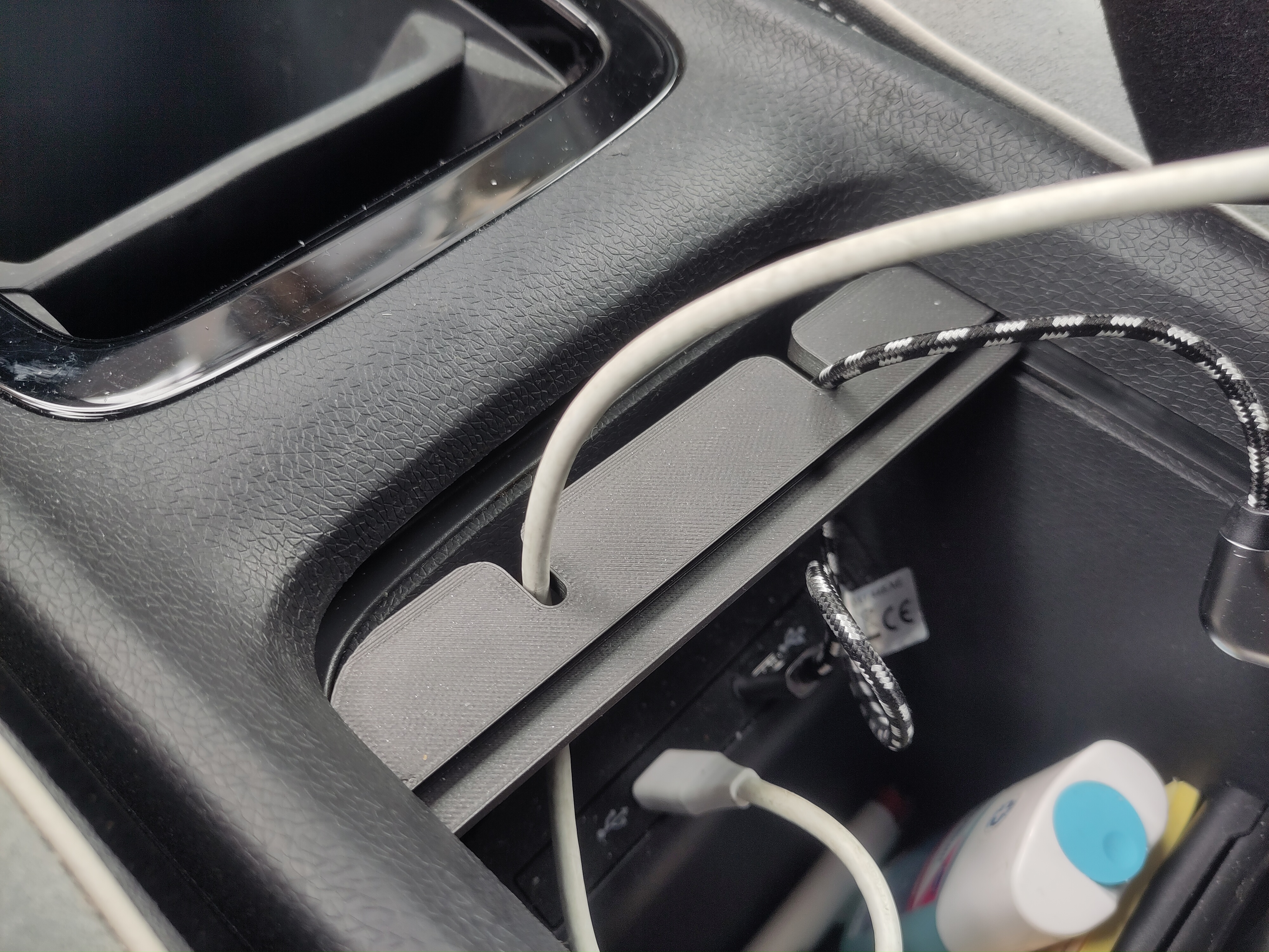 Quản lý cáp USB cho VW ID.3