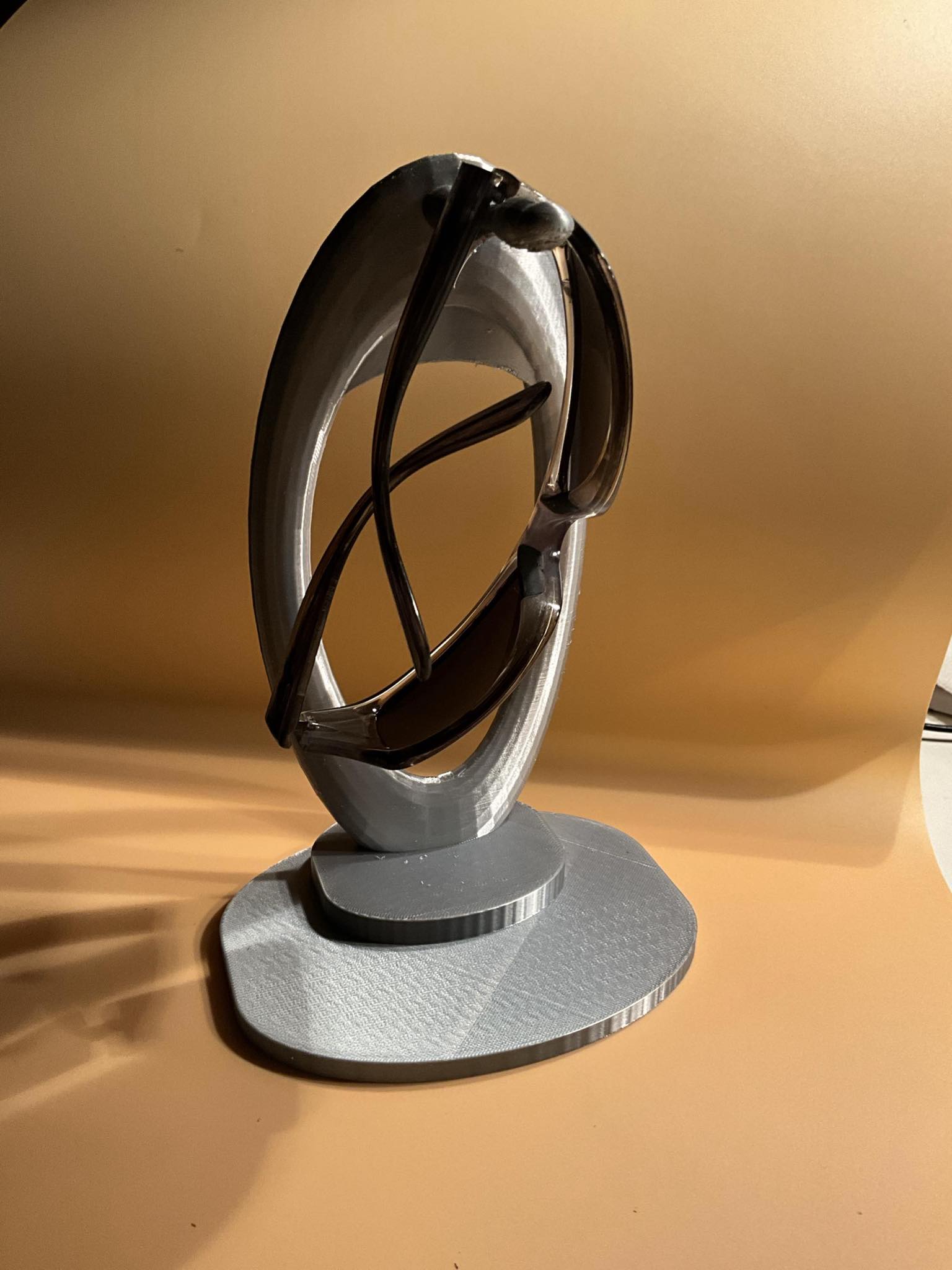 Giá đỡ mắt kính/kính râm cân bằng tốt cho một hoặc nhiều cặp