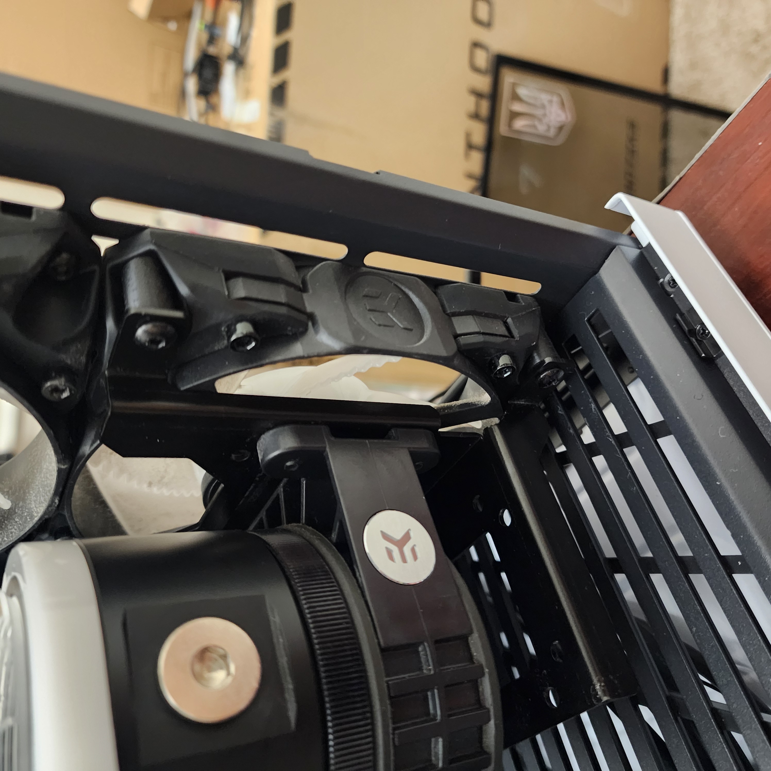 EKWB EK-Vardar X3M fan Stand Off