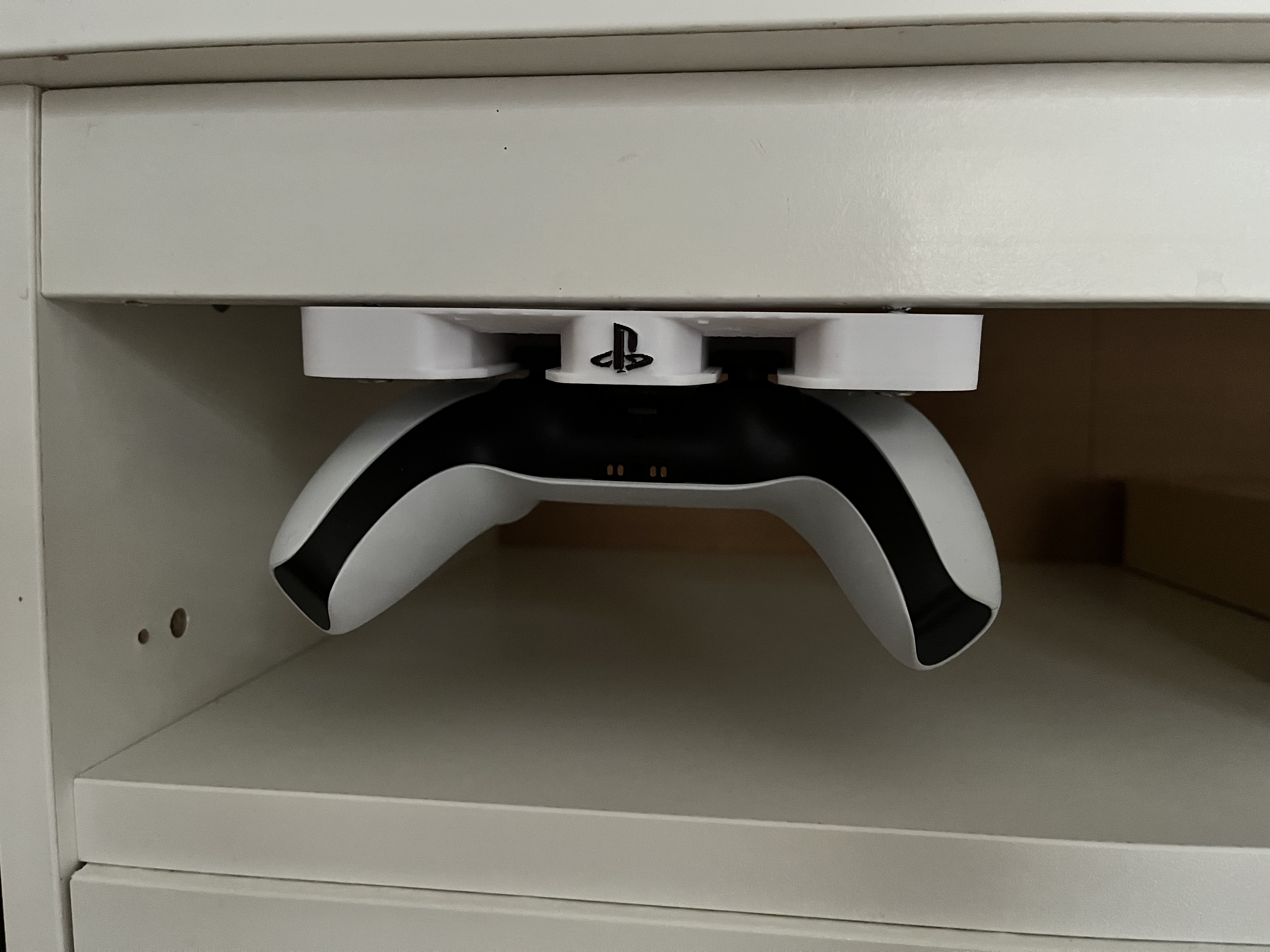 Giá đỡ tay cầm Playstation có logo Playstation