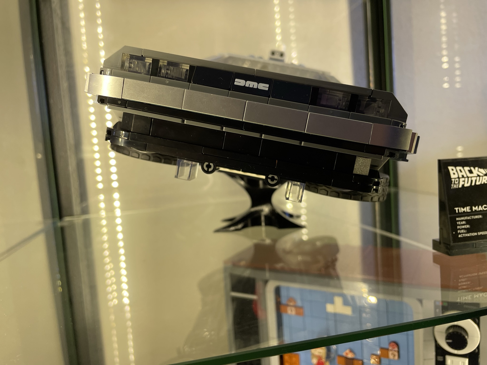 Đế Dựng Lego BTTF DeLorean (10300)