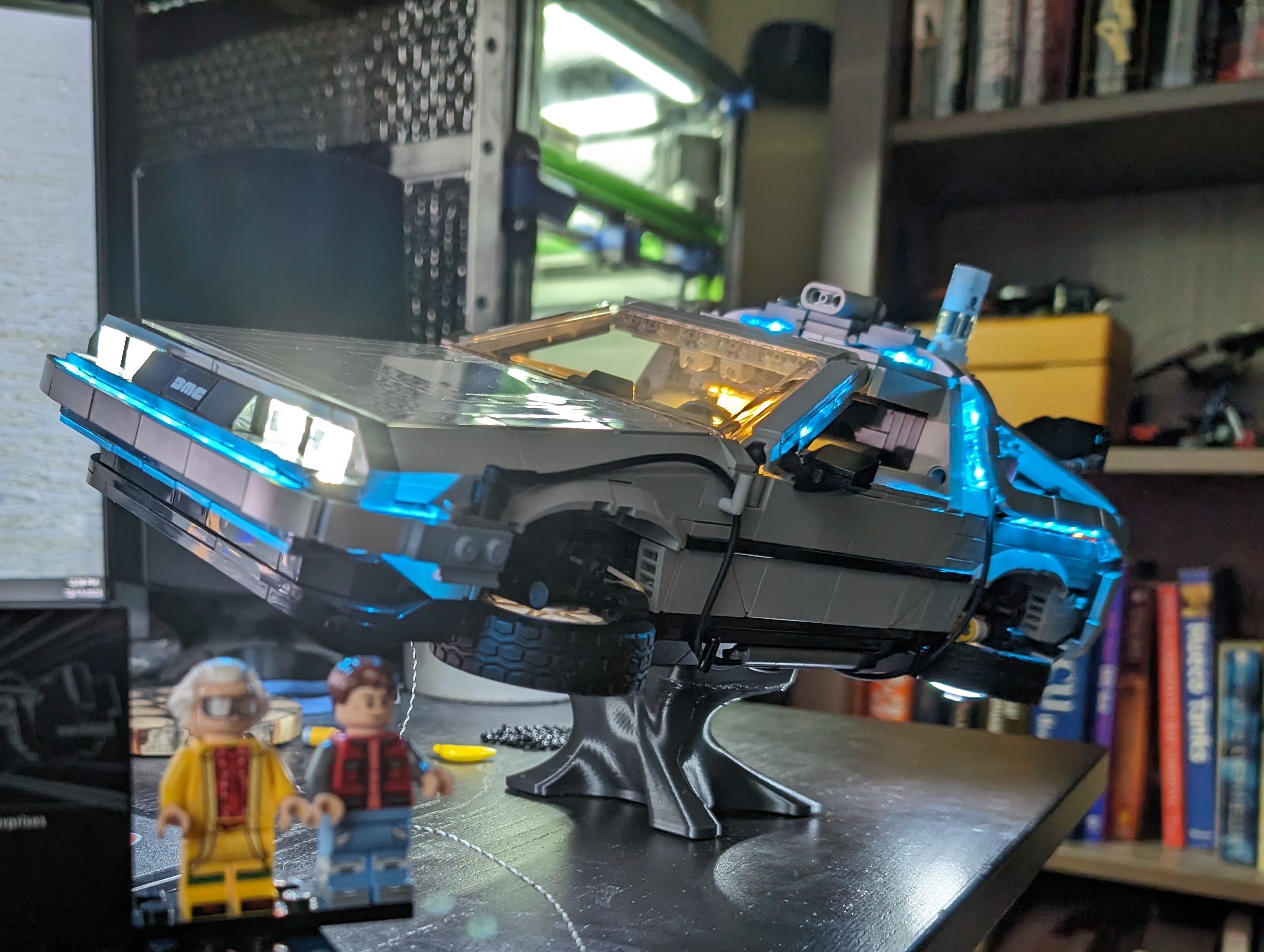 Chân đế Lego DeLorean (10300) - Dùng được cả với bộ đèn LED