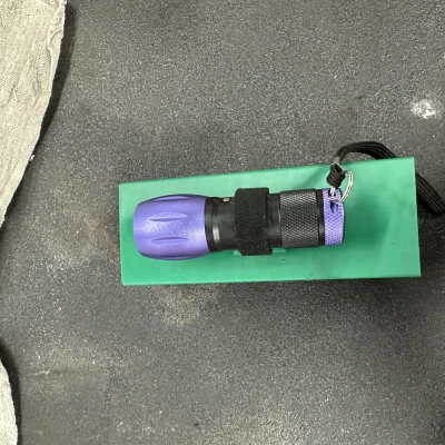 Hộp đựng kính và đèn UV