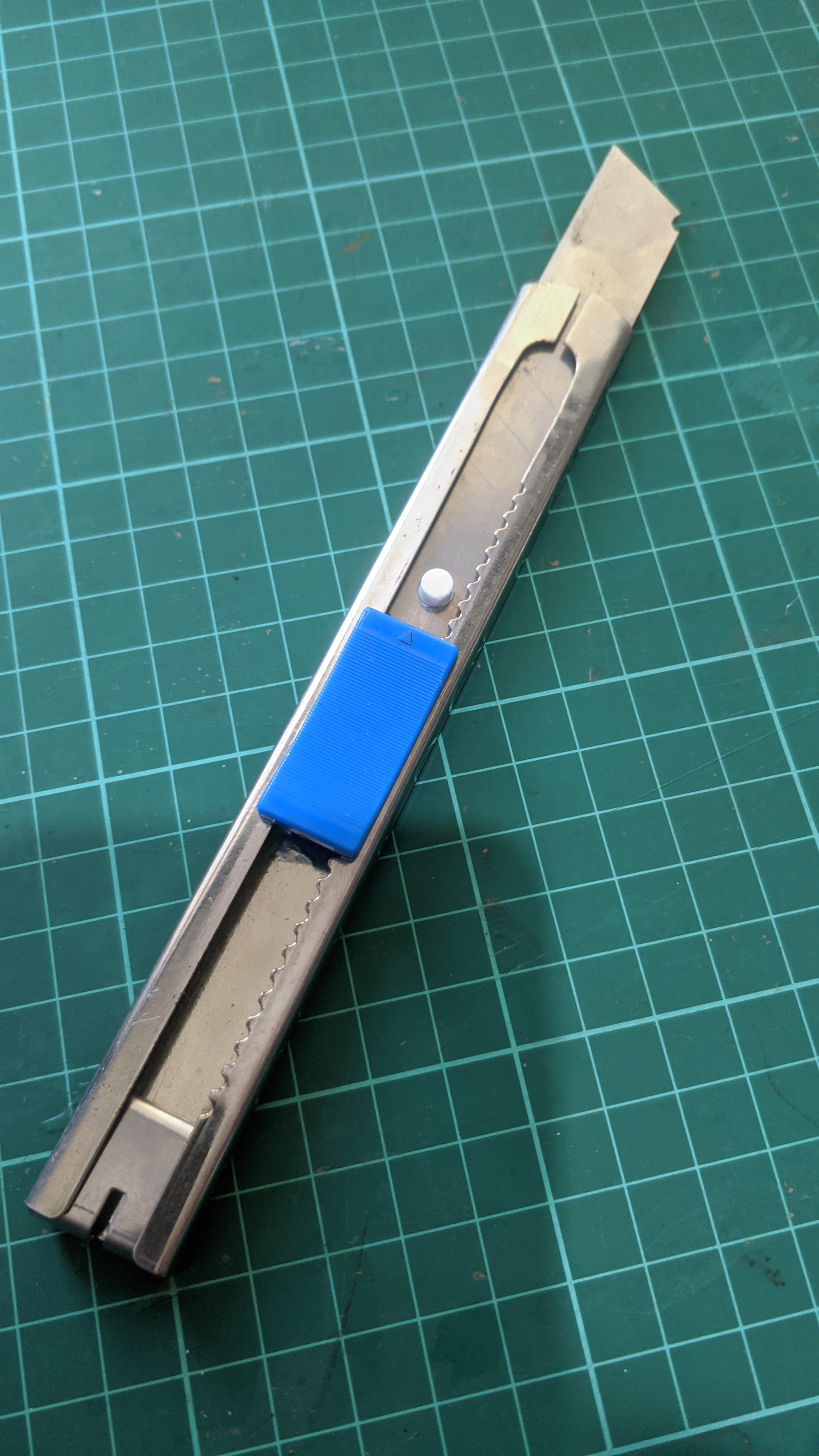 Sửa Chữa Lưỡi Dao Rút Có Khớp Nối