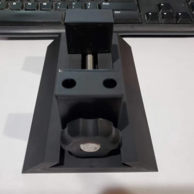 Kẹp Giữ Ổn Định Bàn Vào Tường