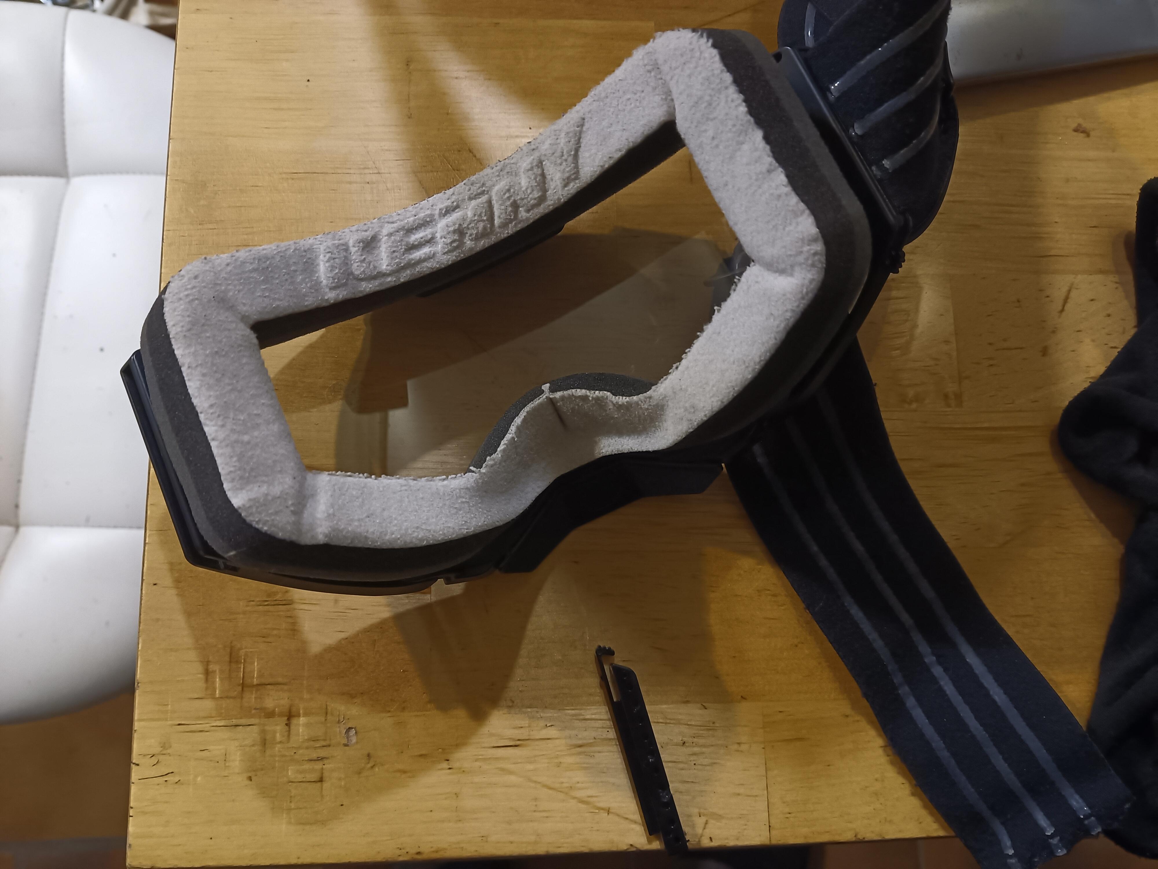 Kẹp Dây Đeo Mặt Nạ Kenny Performance Ventury Fix