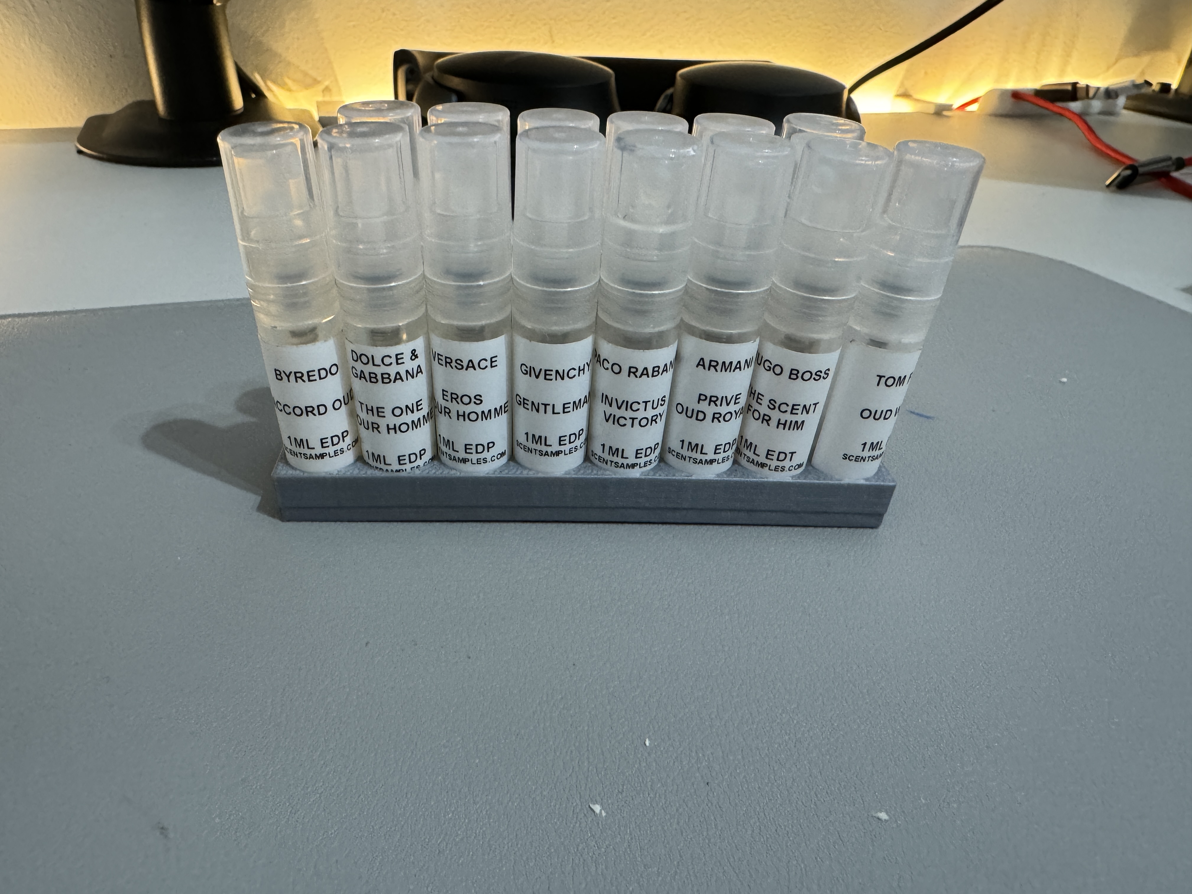 Kệ Đựng Mẫu Nước Hoa 1ml