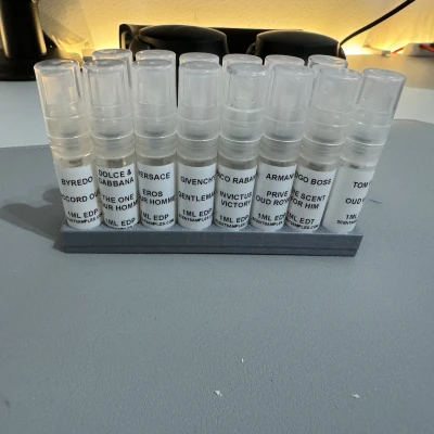 Kệ Đựng Mẫu Nước Hoa 1ml