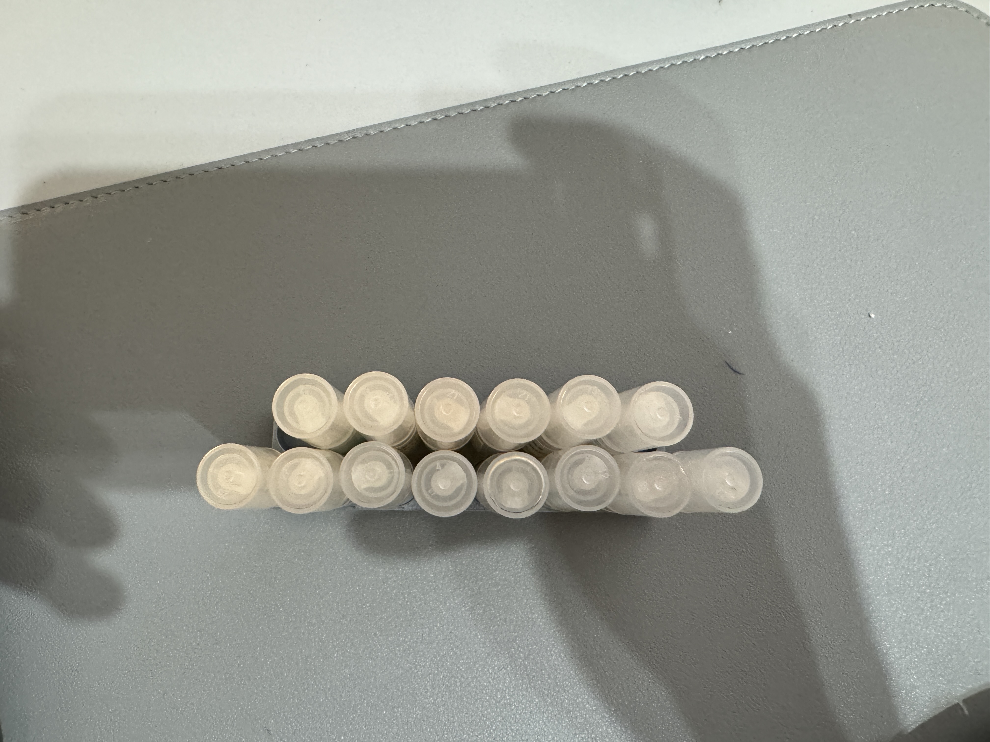 Kệ Đựng Mẫu Nước Hoa 1ml