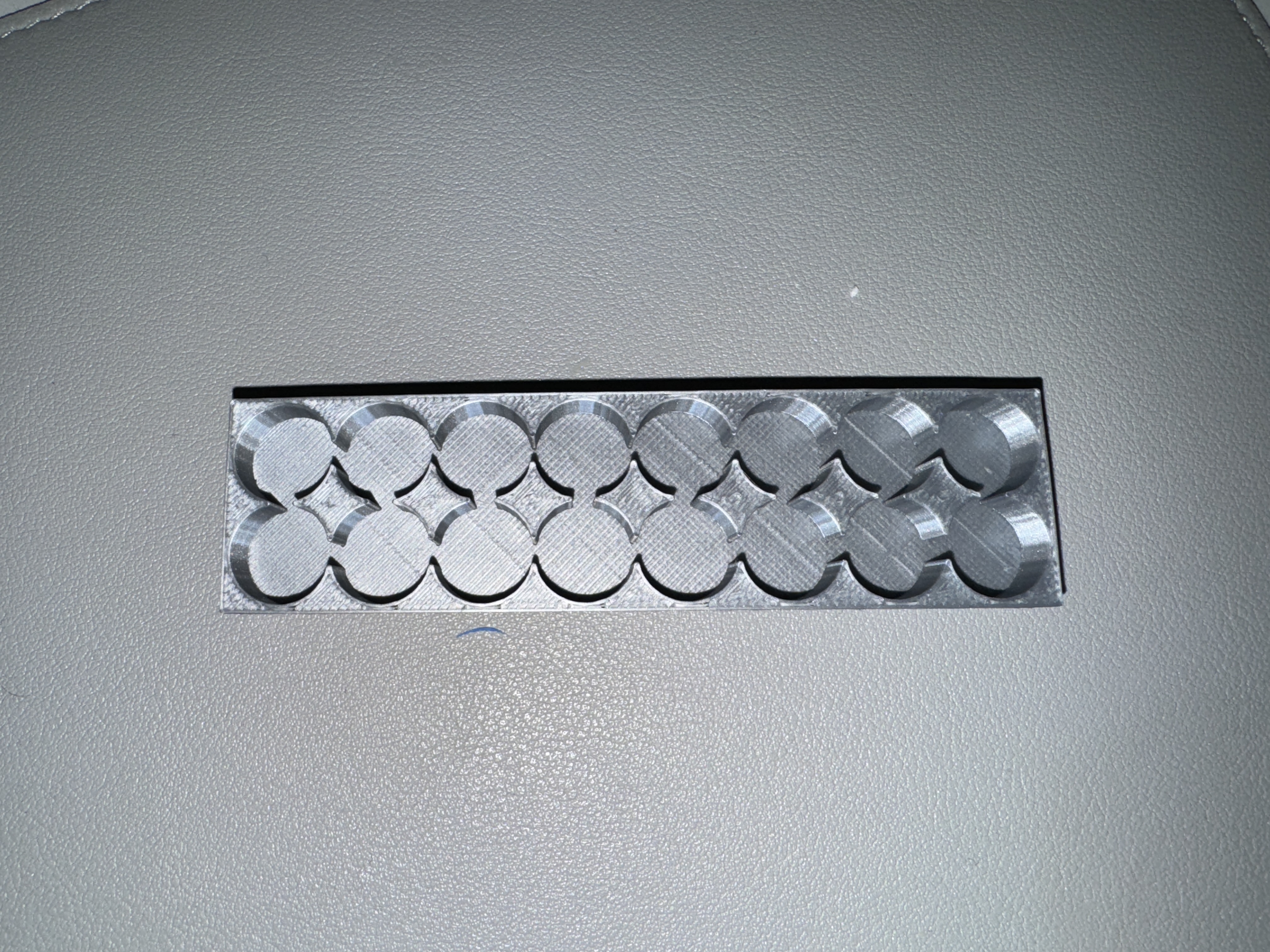 Kệ Đựng Mẫu Nước Hoa 1ml