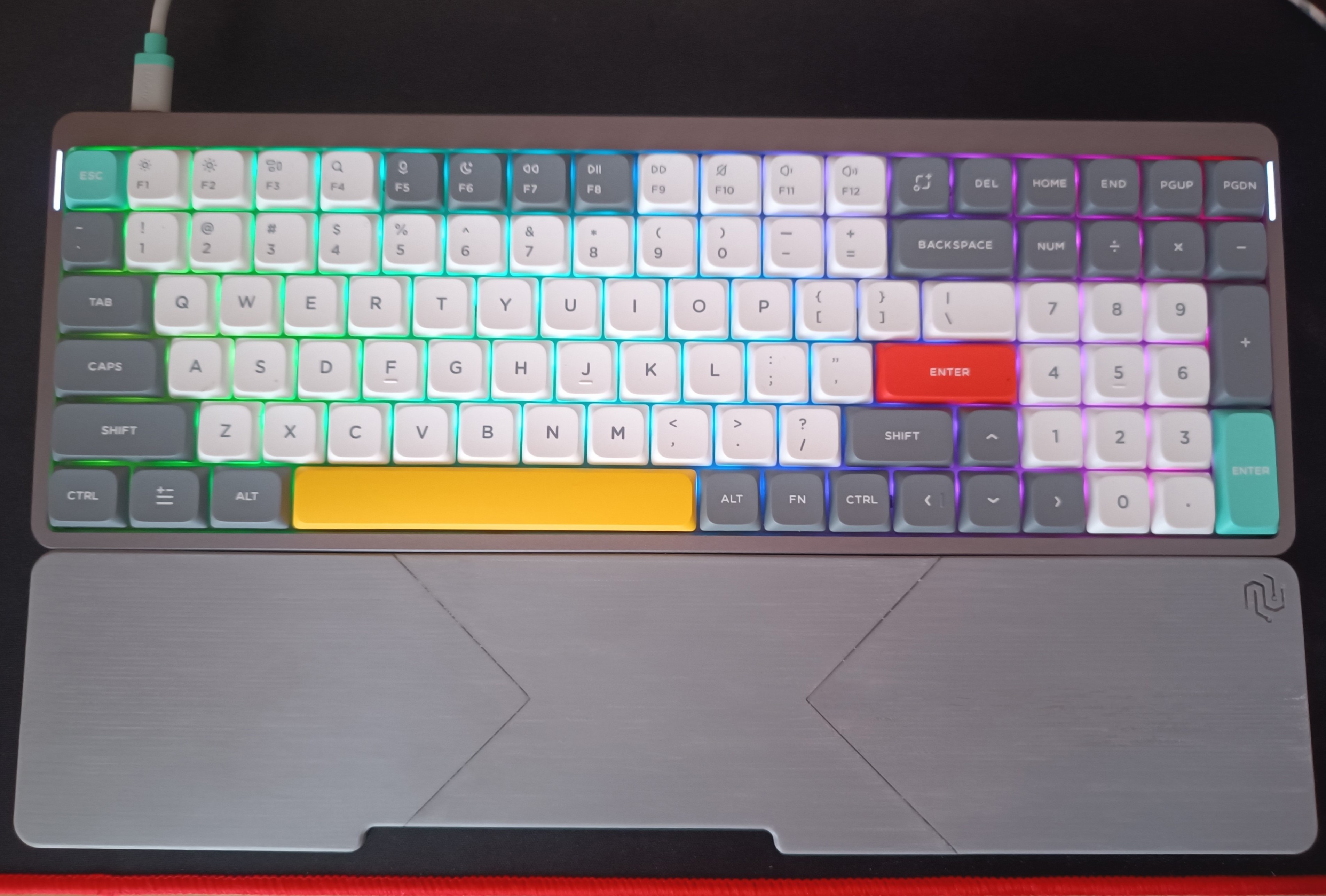 Kê Tay NuPhy Air96 Có Logo Và Chân Đế