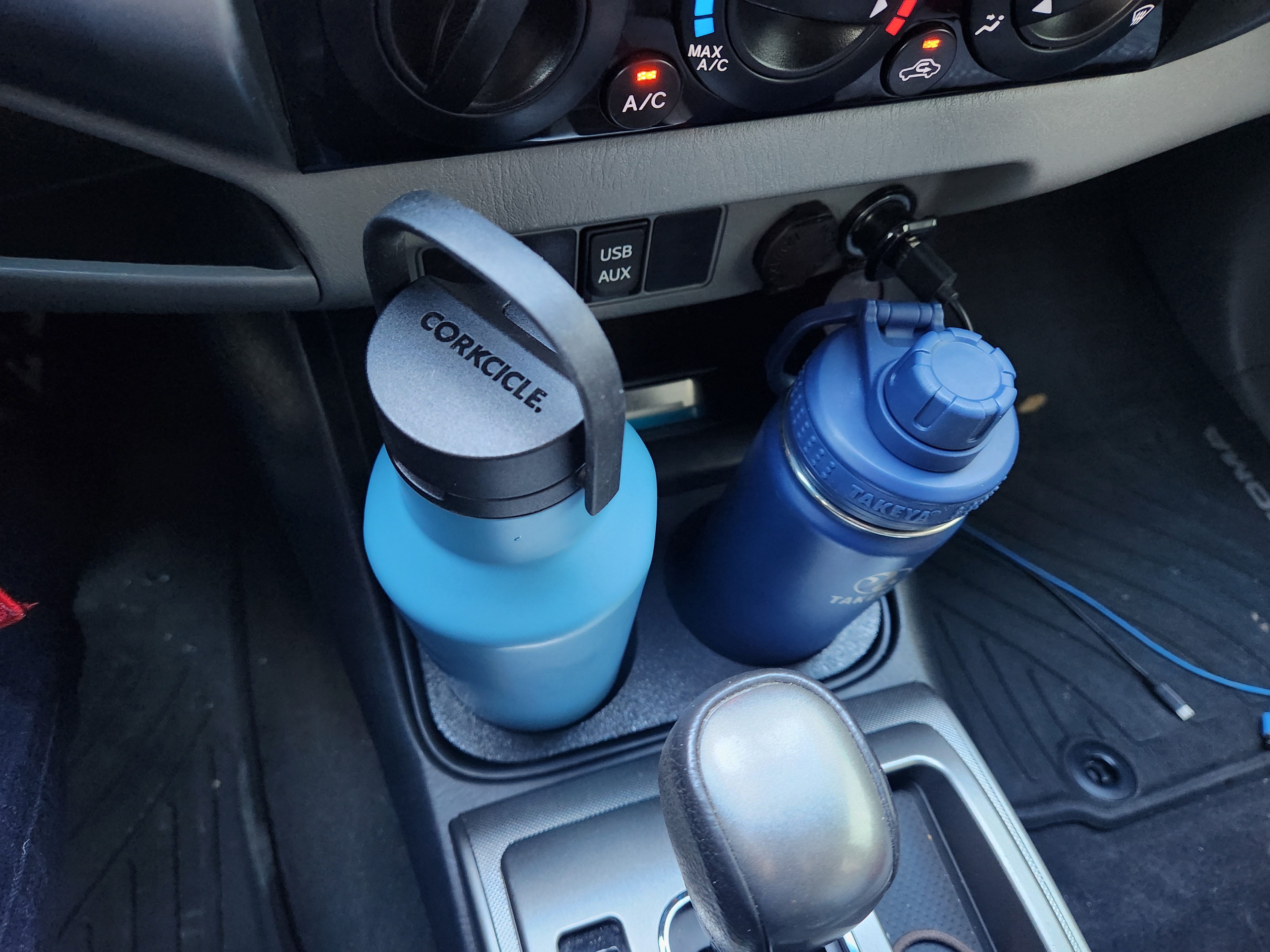 Chỗ Để Ly Xe Toyota Tacoma