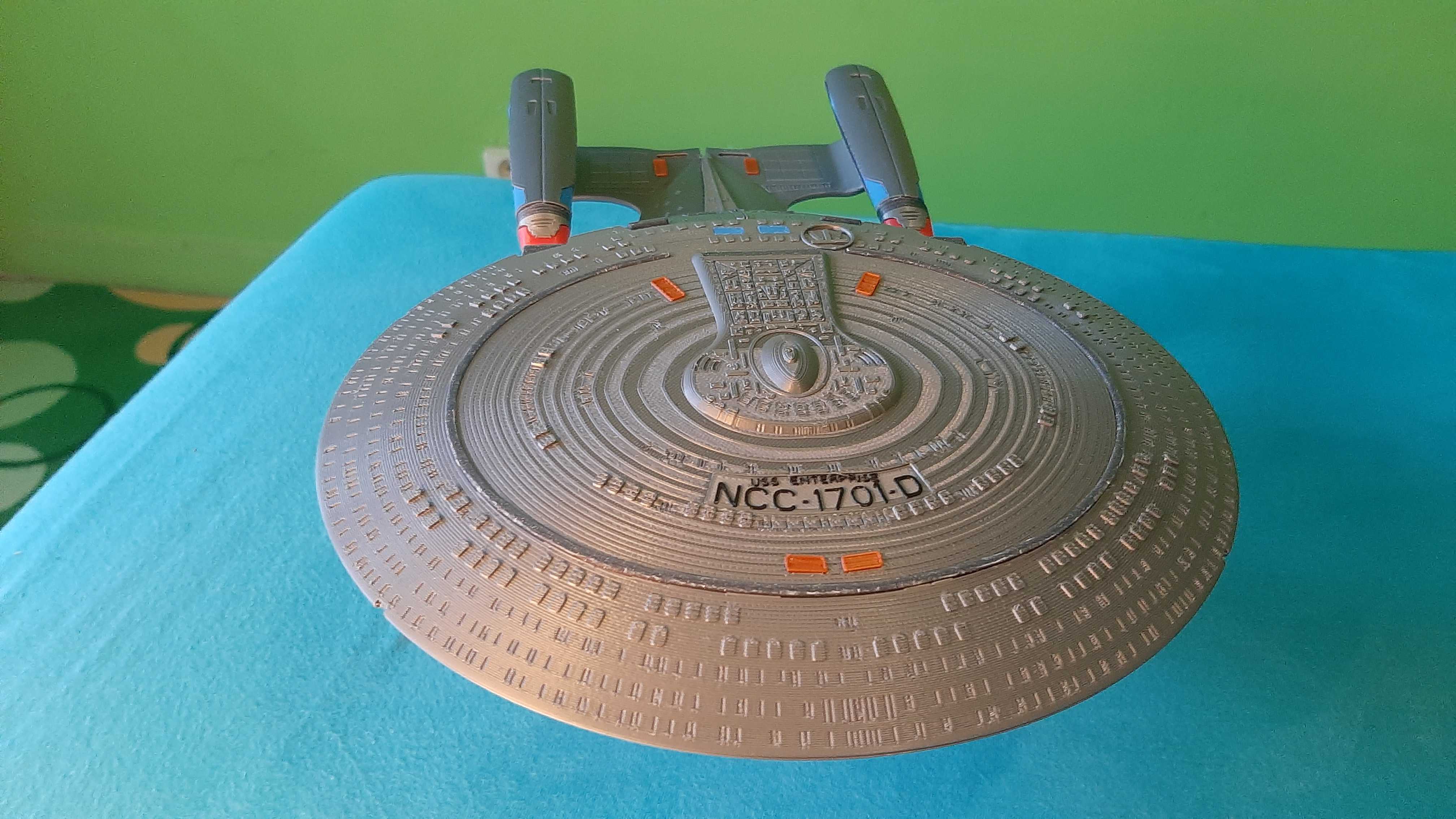 Mô Hình Tàu Enterprise Lớp Galaxy NCC-1701-D