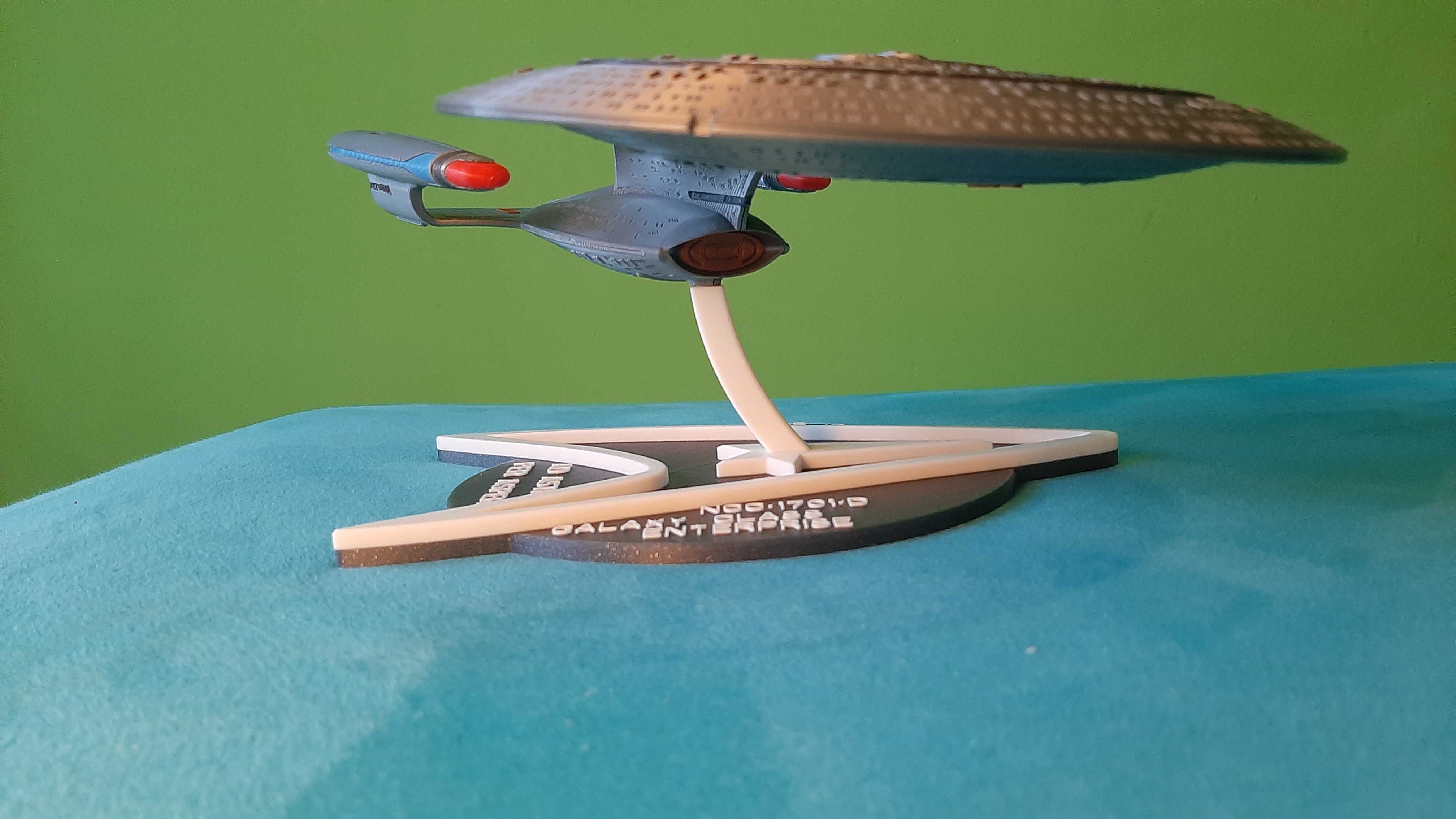 Mô Hình Tàu Enterprise Lớp Galaxy NCC-1701-D