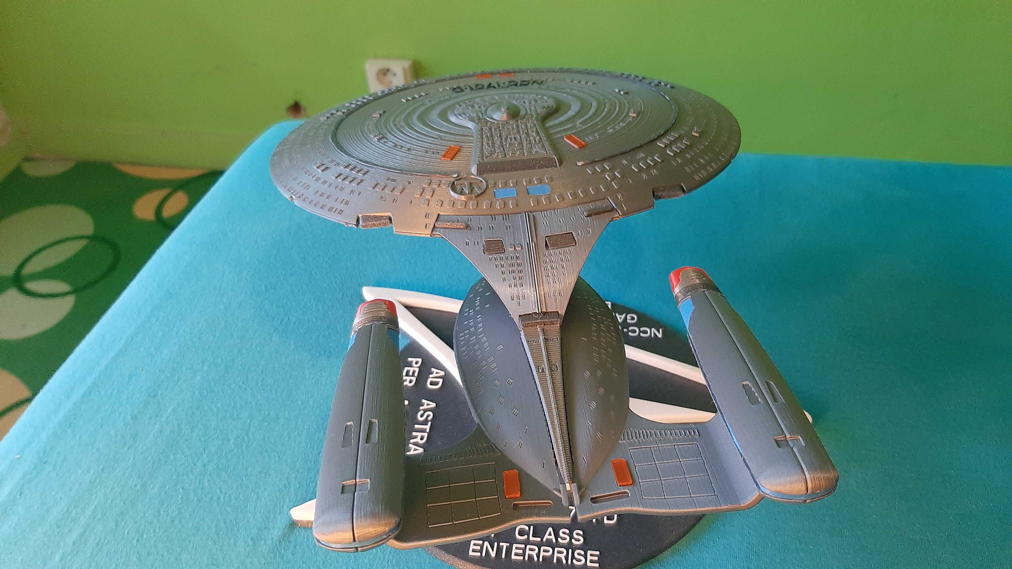 Mô Hình Tàu Enterprise Lớp Galaxy NCC-1701-D