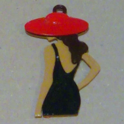 Móc khóa hình cô gái đội nón 4 màu