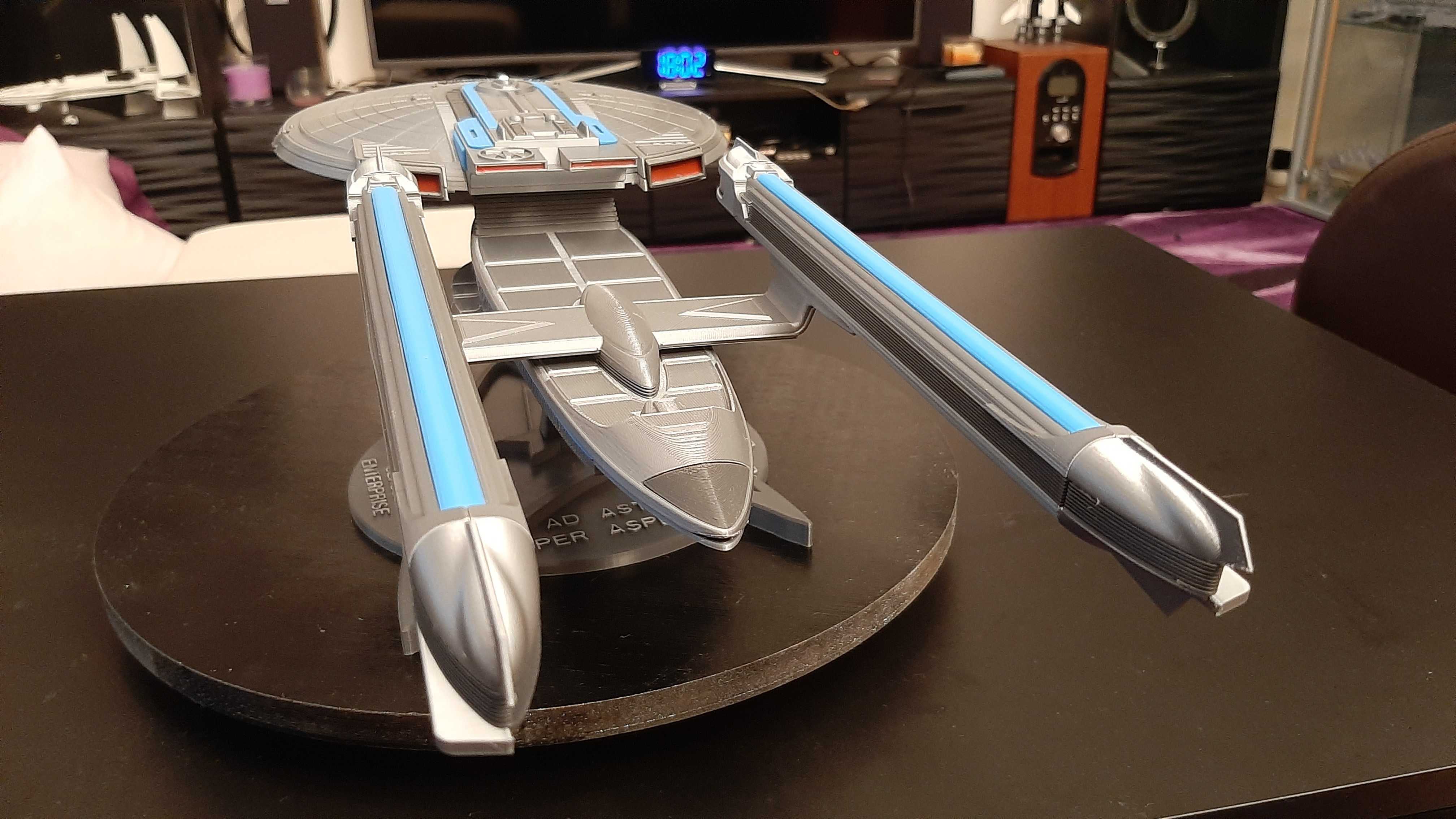 Mô hình tàu Enterprise-B lớp Excelsior